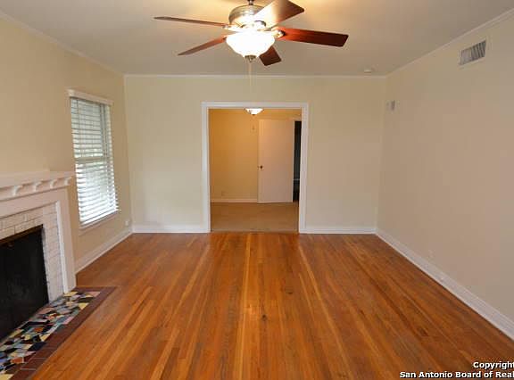 3rd image of 150 E Edgewood Pl