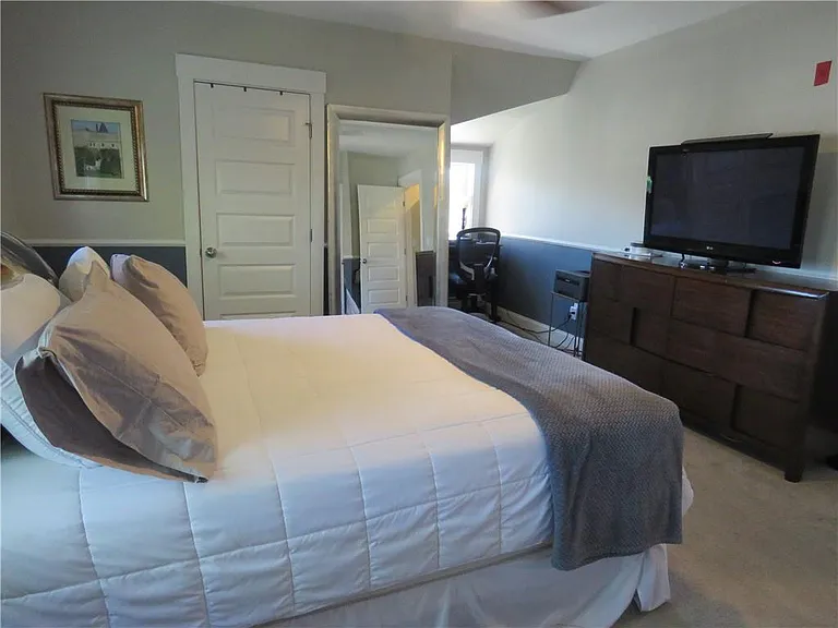 276 George St #4 — Photo 11