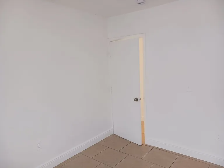 4807 E 14th Ave — Photo 11