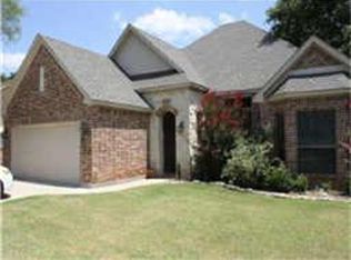 704 NW Lorna St, Burleson, TX 76028