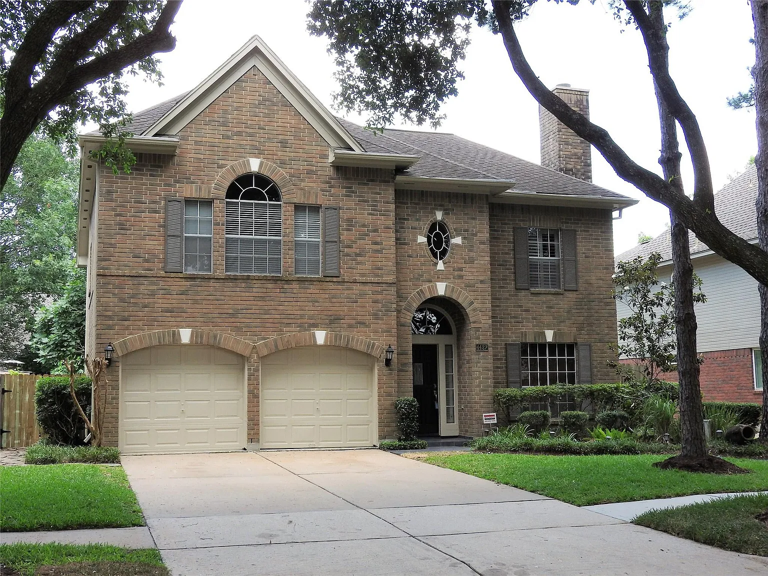 3 bed, 2.5 bath, 2044 sqft, $2,100 — Photo 2