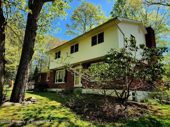 410 Lake Spangenberg Rd, Lake Ariel, PA 18436