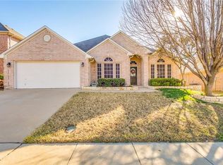 8640 Shadow Trace Dr, Fort Worth, TX 76244