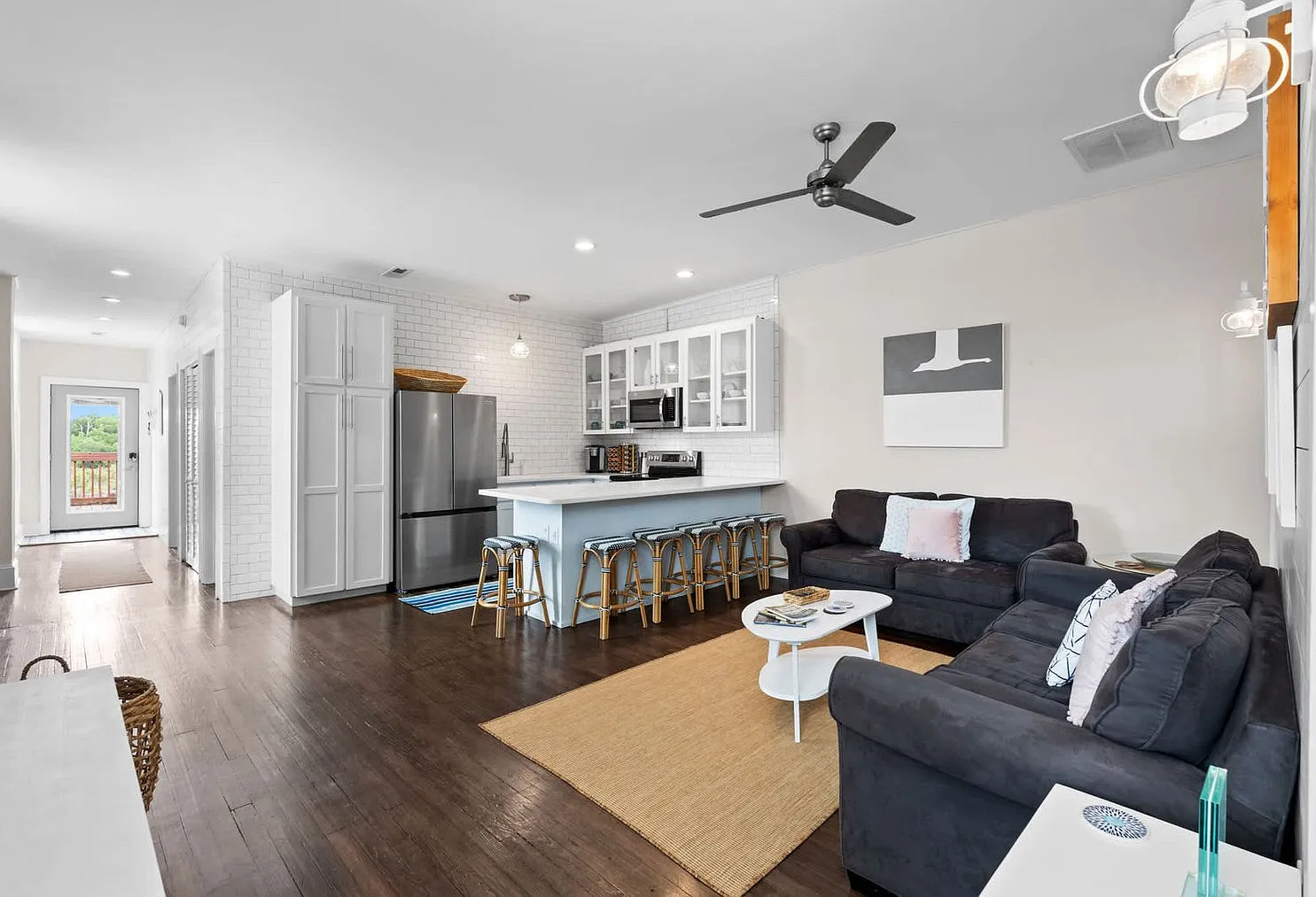 2 bed, 2.0 bath, 1194 sqft, $3,591 — Photo 4