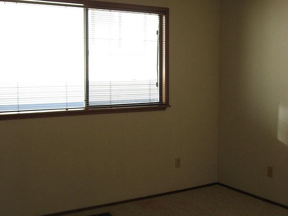 3rd image of 824 SE Jensen St #1