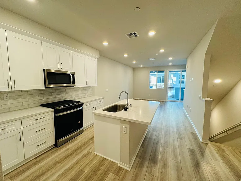 236 Lockhart Way — Photo 6