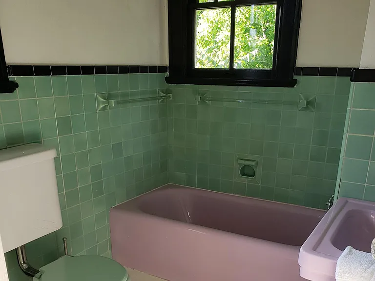 Full bath on the second floor.