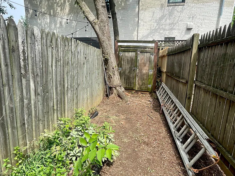 300 12th St SE #B — Photo 6