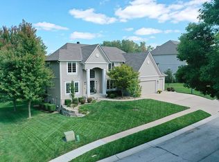 2612 SW Winterview Cir, Lees Summit, MO 64081