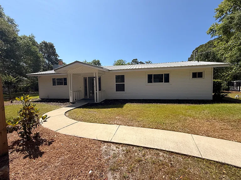 28 E Wild Briar Rd #C — Photo 3