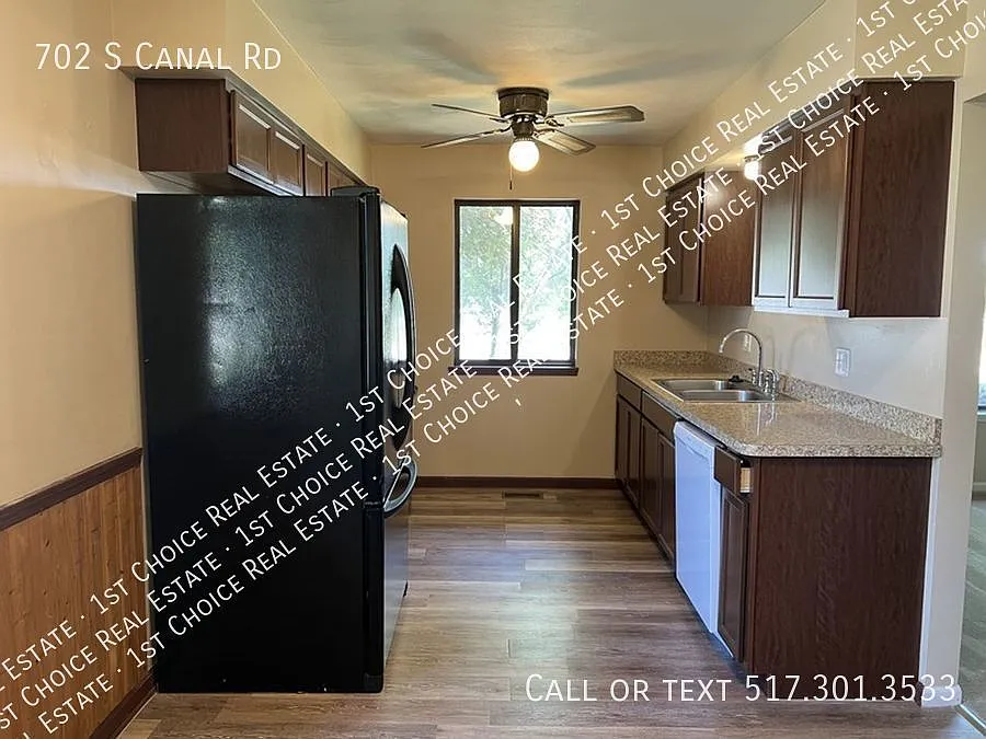 2-Bdr 1-Bth Duplex - West Lansing - Grand Ledge Schools - Bsmnt & Garage — Photo 3