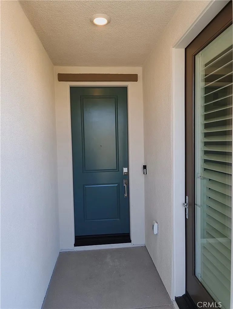 4 bed, 3.5 bath, 2525 sqft, $3,900 — Photo 3