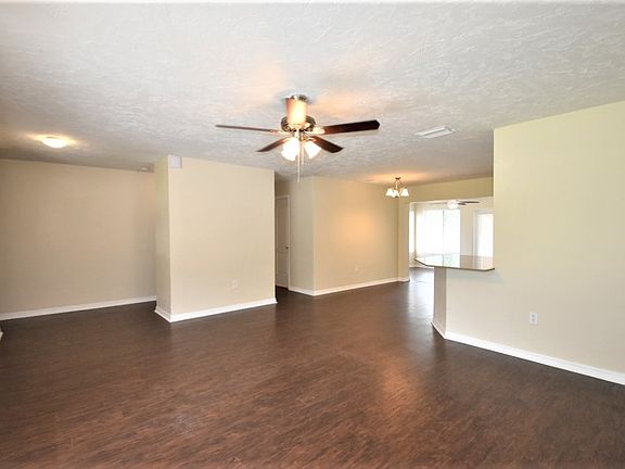4th image of 4010 Dyer Ln
