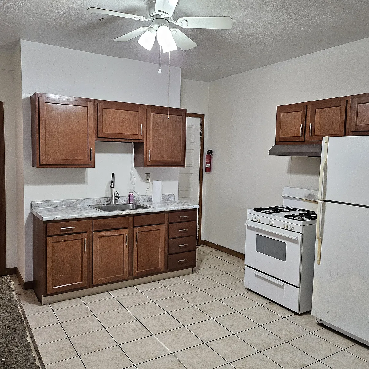 Building Photo - 458 Broadway Ave #1