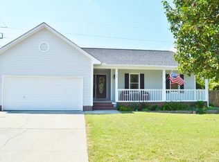 90 Eileen Dr, Spring Lake, NC 28390