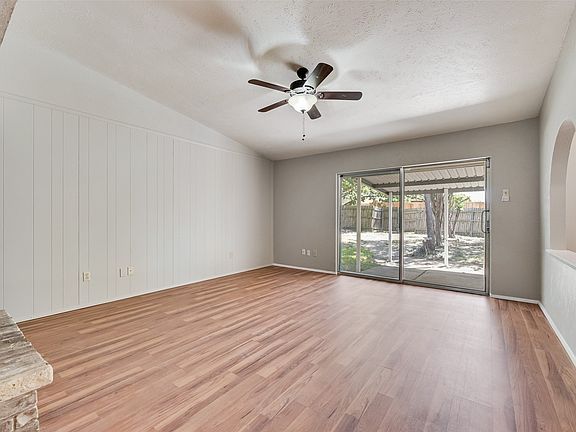 5th image of 2002 Rose Hill Rd