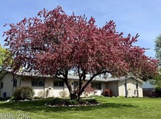 1115 Torpey Dr, Troy, MI 48083