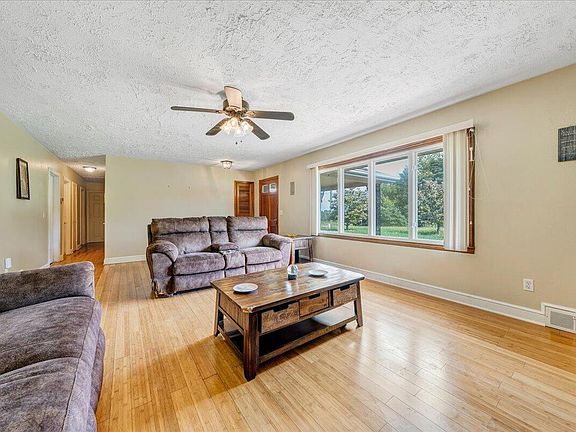 4th image of 4734 Franklin St