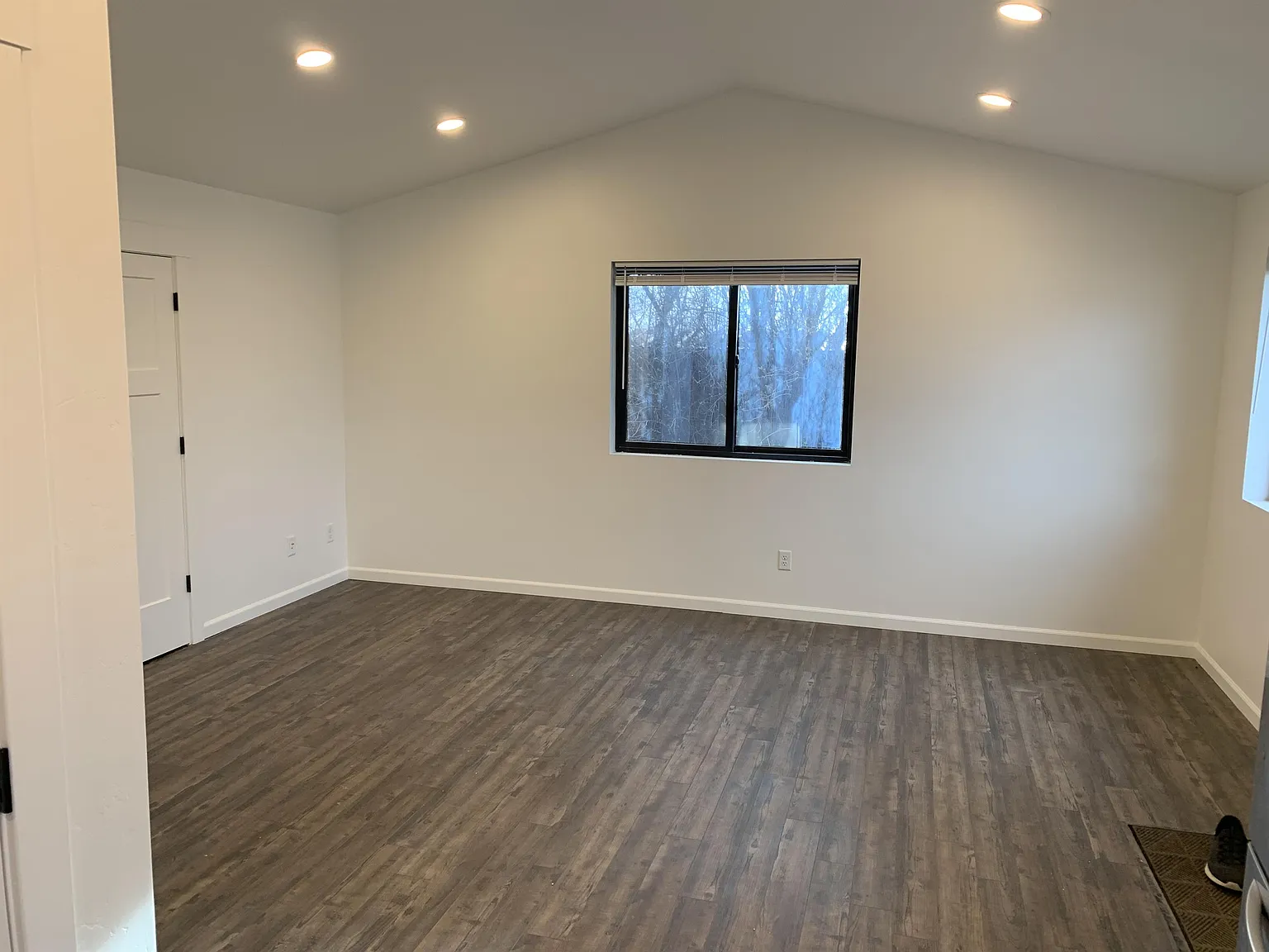 416 Maple Drive - B — Photo 4