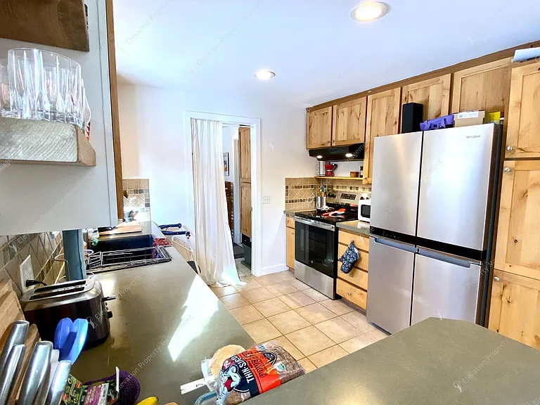 1213 NE Hollinshead Dr — Photo 7