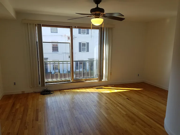 221 Head House Ct — Photo 9