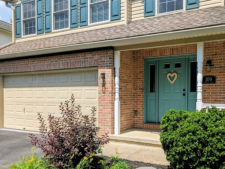 109 Clemson Ct — Photo 2