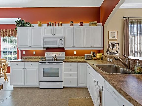 4th image of 1592 Monarch Dr #1592