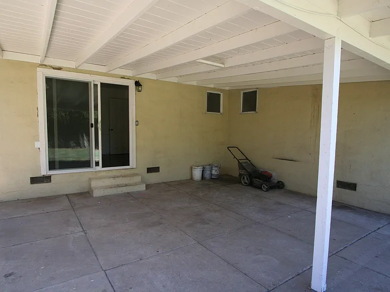 2736 Northglen St — Photo 9
