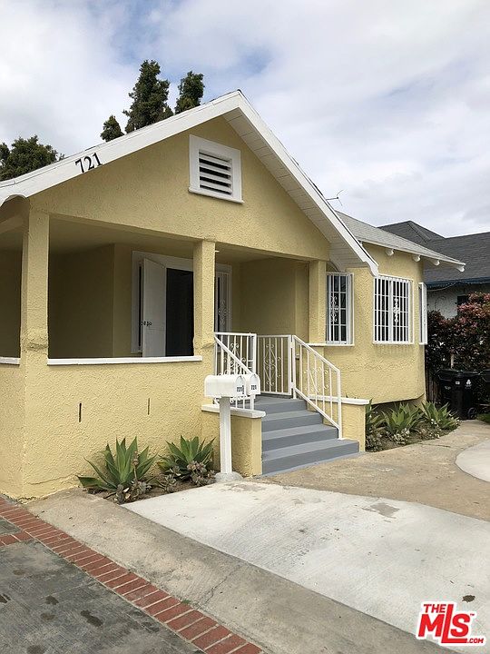1st image of 721 W 41st Dr
