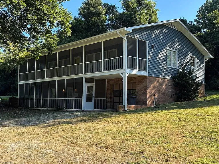 1729 Gyro Dr #B — Photo 13