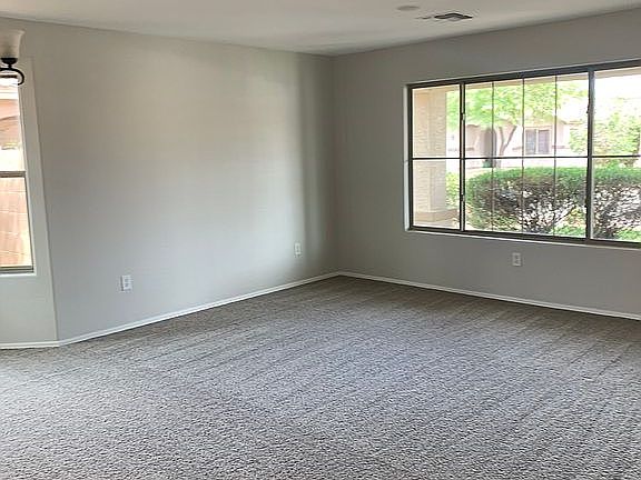 Living room view front (N)