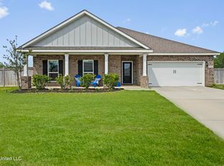 1020 Gannet Ln, Ocean Springs, MS 39564