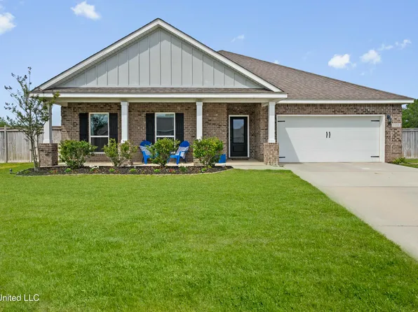 1020 Gannet Ln, Ocean Springs, MS 39564