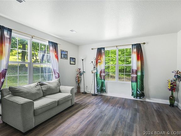 4th image of 221 Wildwood Dr