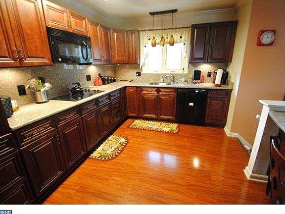 5th image of 1824 Walter Dr