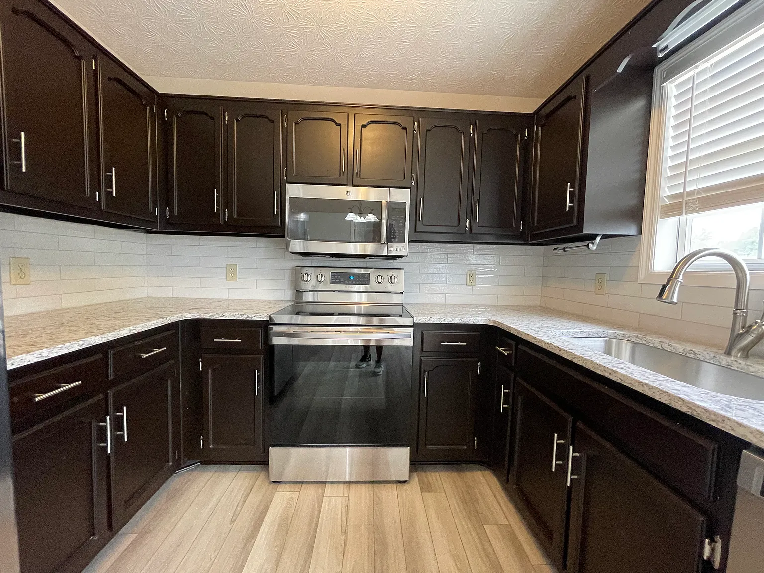 3 bed, 1206 sqft, $1,800 — Photo 2