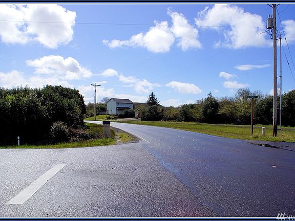 4th image of 130 Sea Breeze Loop SE