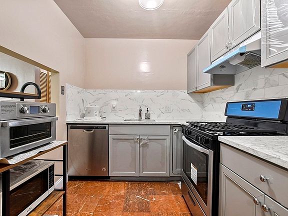 2nd image of 20 Skyline Dr APT 4