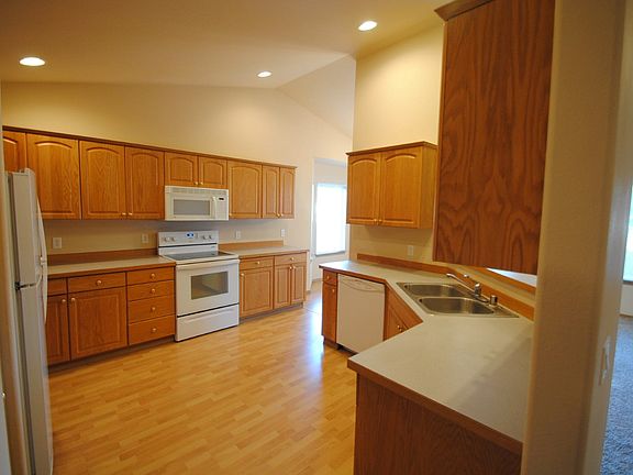 2nd image of 11006 182nd Avenue Pl E