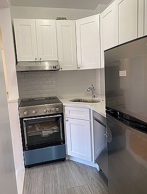 4th image of 222 E 75th St #4K