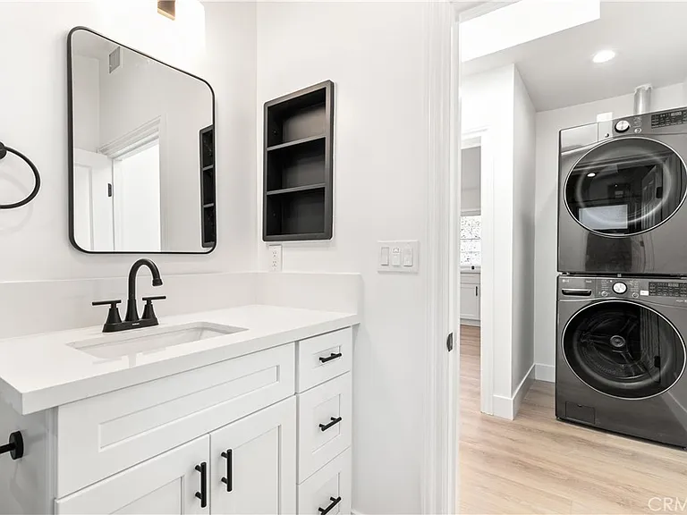 5227 Beckford Ave — Photo 8