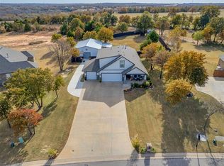 625 Canyon Creek Ln, Guthrie, OK 73044
