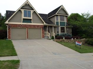 3709 SW Summerfield Dr, Topeka, KS 66610