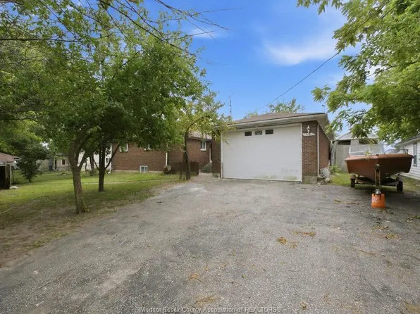 1441 Heritage Rd, Kingsville, ON N9Y 2E6