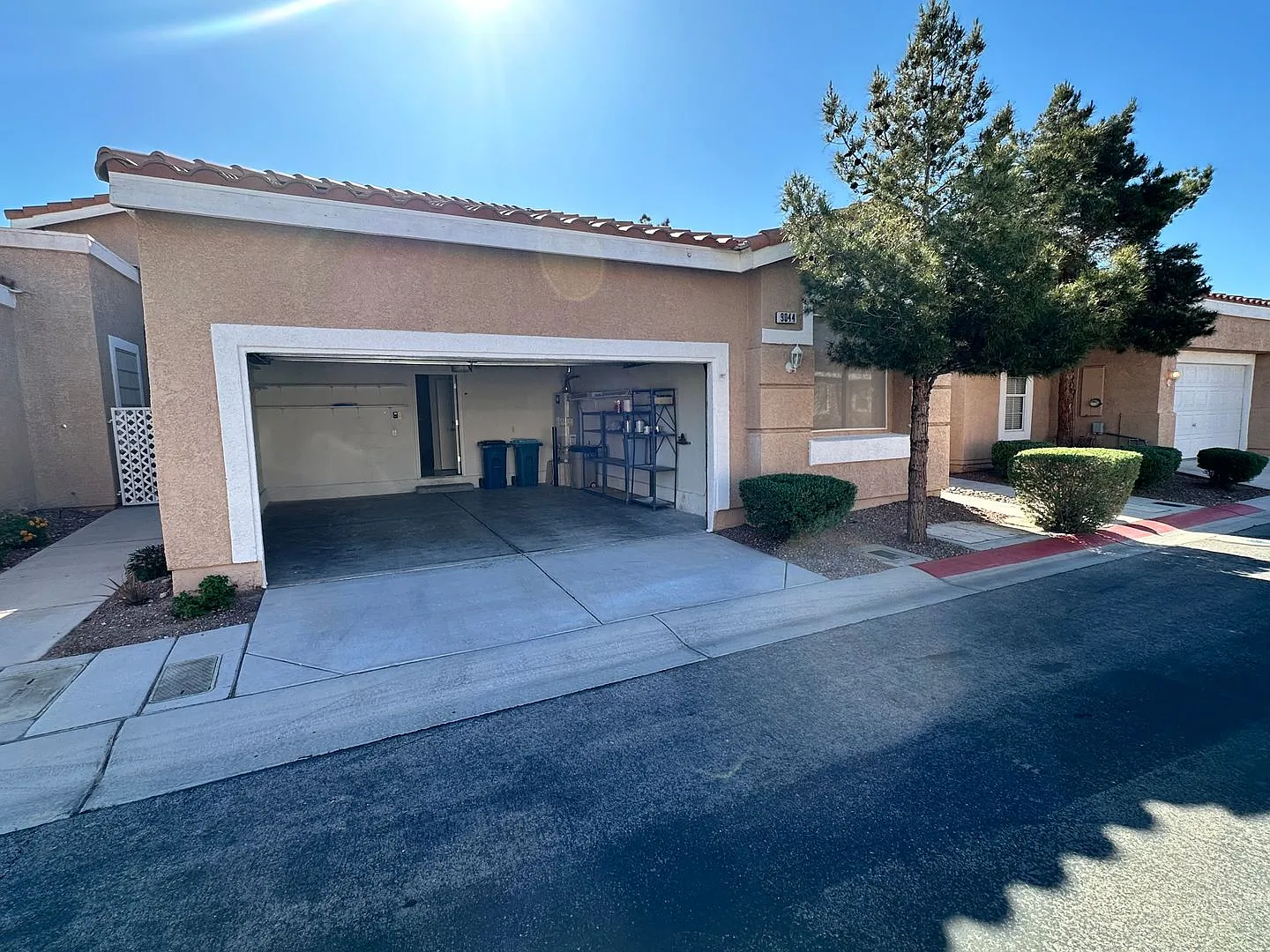 A Fabulous 3 Bedroom Townhome in South Las Vegas — Photo 3