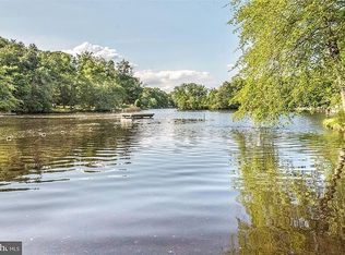 2 E Lake Cir, Medford, NJ 08055