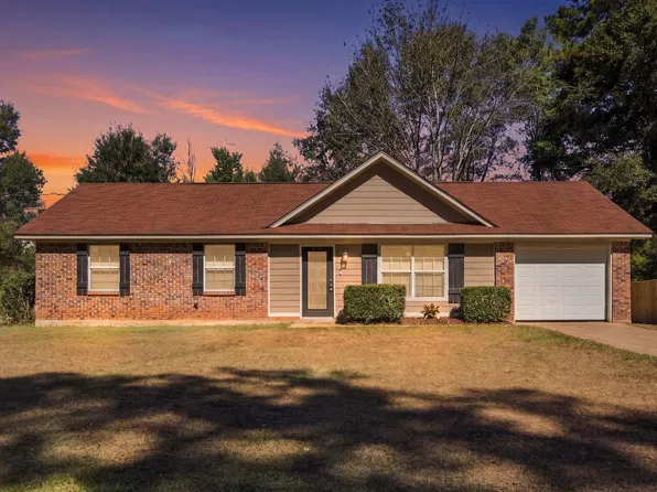 34 Eastover Blvd, Petal, MS 39465