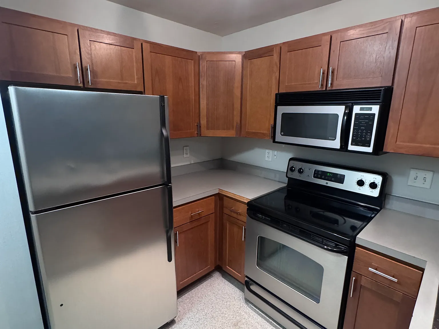 2 bed, 670 sqft, $1,900 — Photo 4