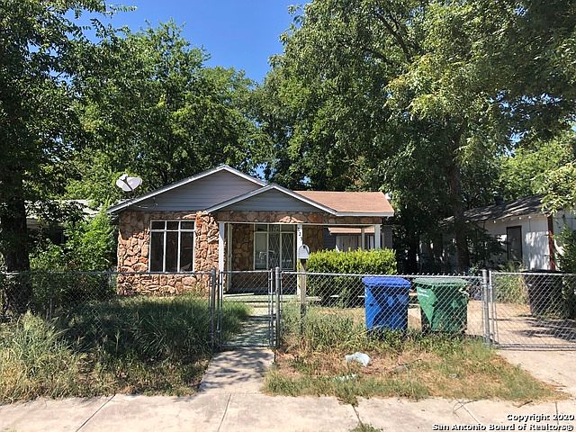 1st image of 823 Angela St