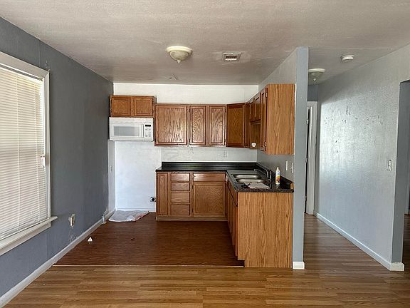 4th image of 708-710 Galveston St